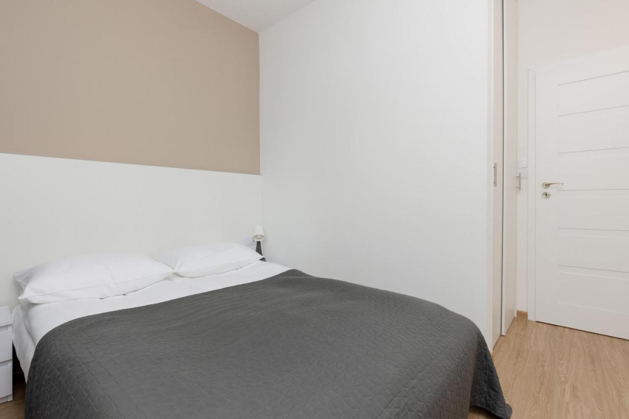 Roomy Apartment Oczapowskiego In Bielany By Noclegi Renters Варшава Экстерьер фото